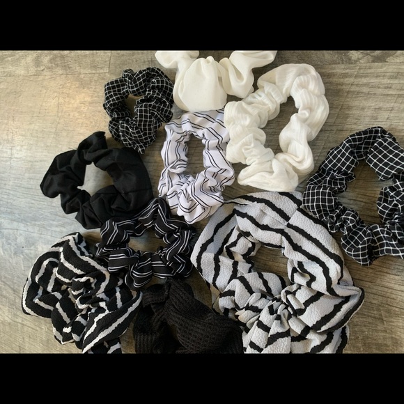 Random Assorted 25 Black & White Hair Scrunchies - Picture 2 of 3